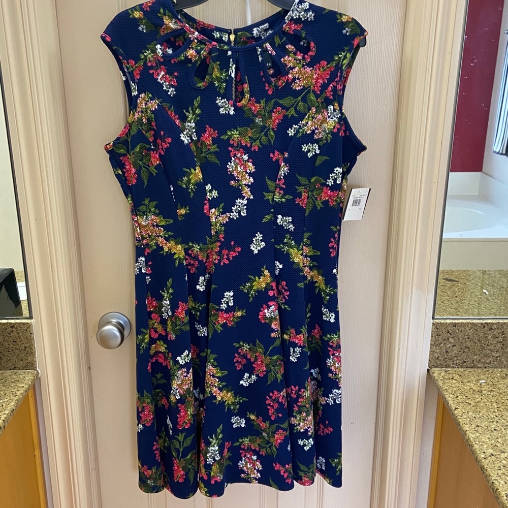 Gabby Skye Navy Floral Print Dress